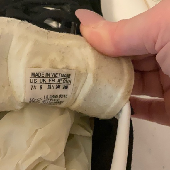 ADIDAS GAZELLE B&W sz 7.5 - Picture 4 of 7